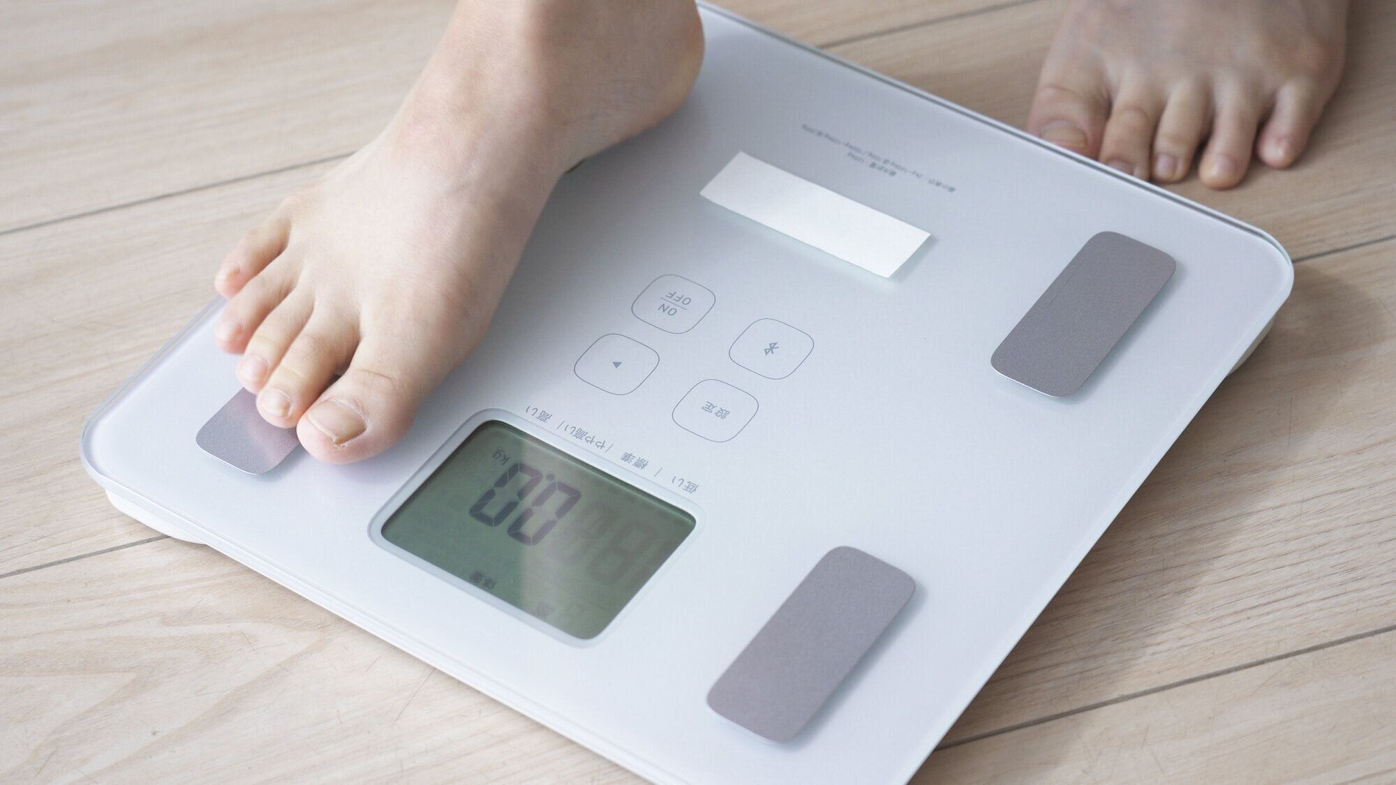 「なぜ！？体重は戻ったのに、おなかの肉が…」「日々、骨盤を意識！」 産後の気になる体型、ママたちの現実は？【5,944人のリアルママボイス】