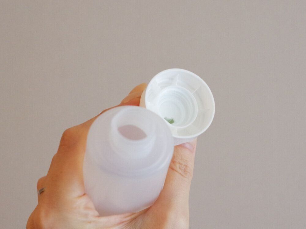 【ダイソー】話題の"詰め替え容器"知ってる？洗面所に立てて置けて旅行に持ち運びもOK！