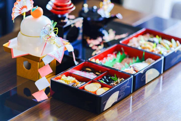 日本の新年の伝統的な食品箱