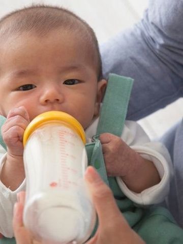 医師監修 新生児の下痢 見分け方 受診の目安 と 母乳 ミルクの注意点 たまひよ