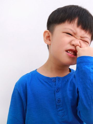 ママげんなり 鼻水ほじり 鼻すすり 鼻くそ食べ のリスクとやめさせ方 小児科医 たまひよ