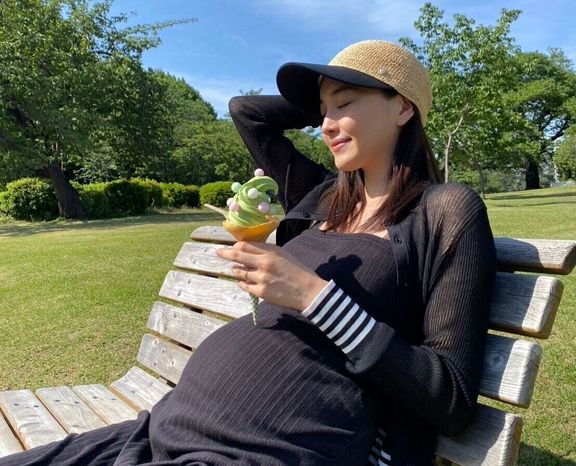 妊娠中の静さん。体調がいいときに出かけた公園で。