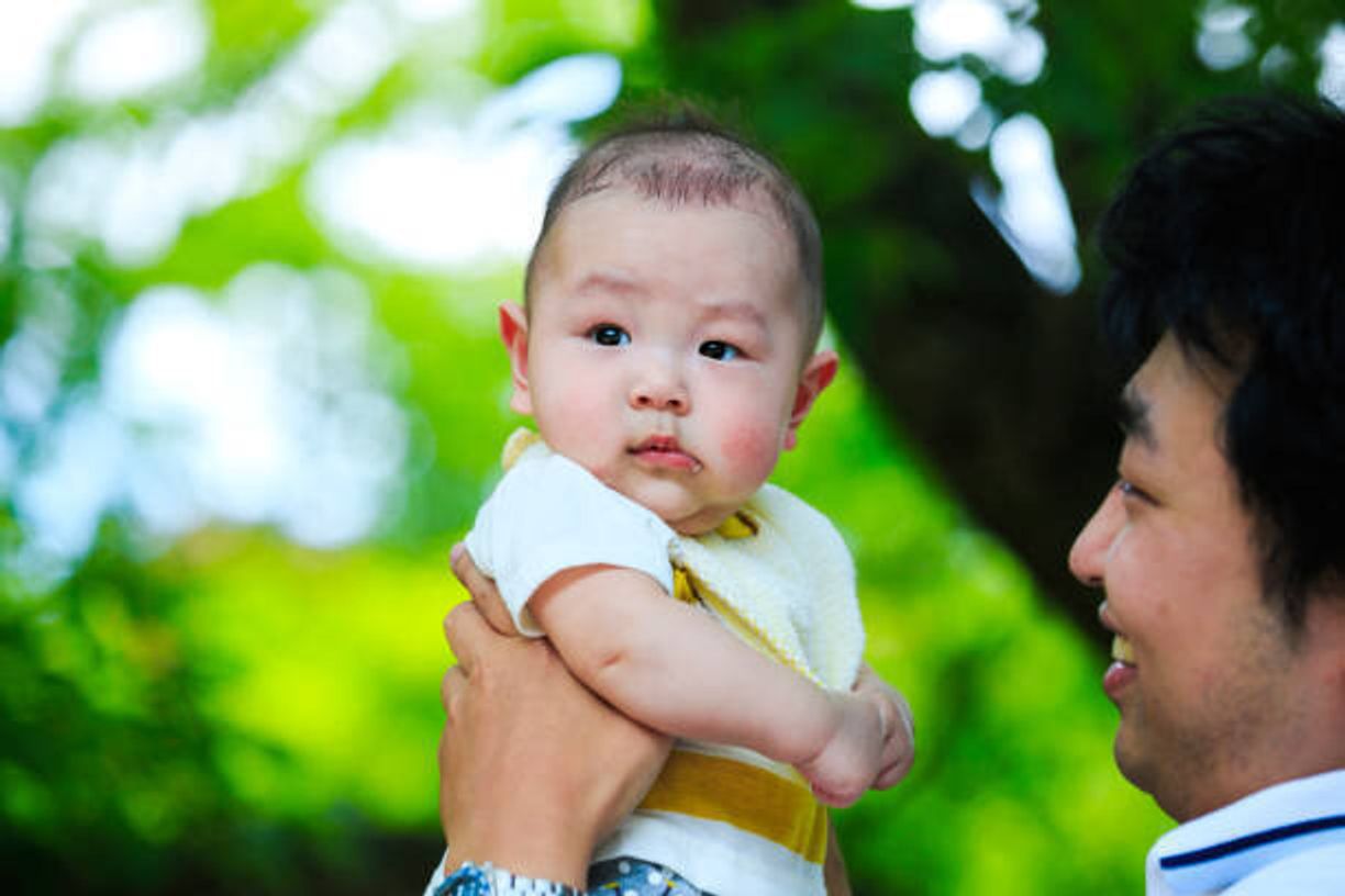 赤ちゃんの不思議な行動にはすべて意味がある 専門家が教える あのしぐさのワケ たまひよ 赤ちゃんの不思議な行動にはすべて意味がある 専門家が教える あのしぐさのワケ たまひよ