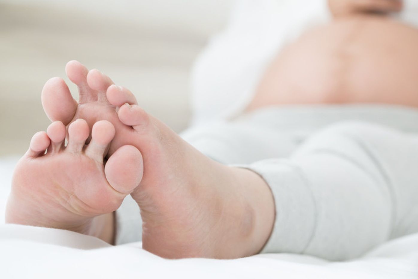妊娠中のむくみ 静脈瘤 足のつり 原因と対処法を産婦人科医が解説 たまひよ 妊娠中のむくみ 静脈瘤 足のつり 原因と対処法を産婦人科医が解説 たまひよ