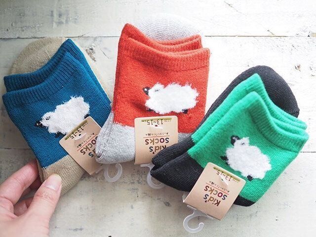 セリア　100均 オシャレ　キッズ靴下　ひつじ柄