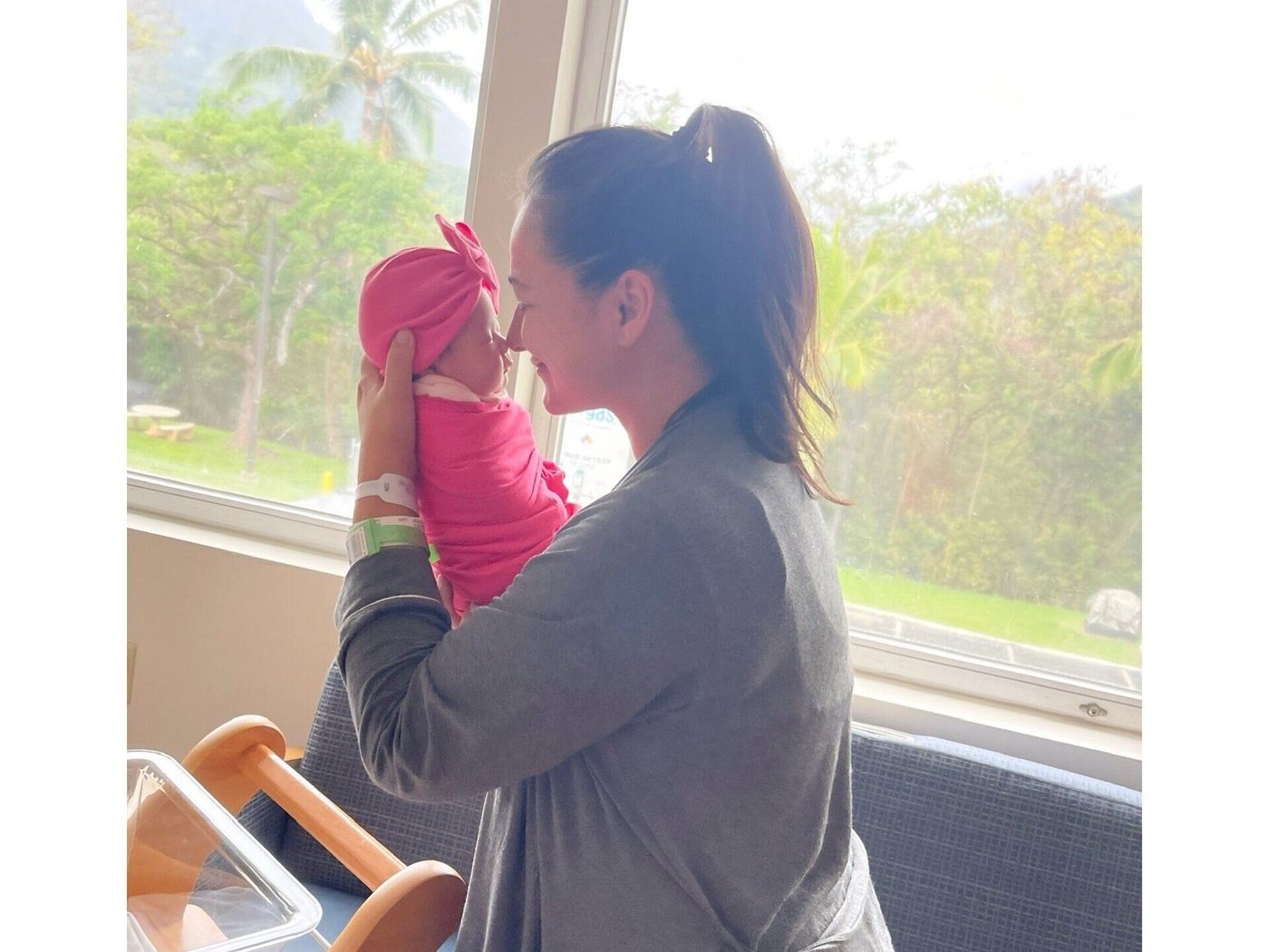 山田ローラ 新生児ママもベテラン ベビーの睡眠を確保するのに役立つおくるみのいろいろ たまひよ 山田ローラ 新生児ママもベテラン ベビーの睡眠を確保するのに役立つおくるみのいろいろ たまひよ