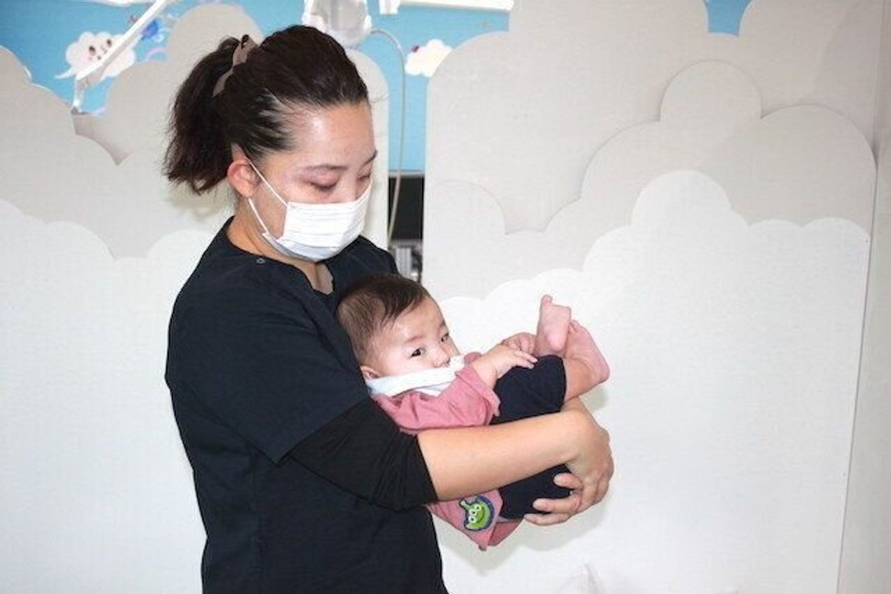 お口ぽかん の子は感染症にかかりやすい 抱っこの仕しかたに注意して 専門家 たまひよ お口ぽかん の子は感染症にかかりやすい 抱っこの仕しかたに注意して 専門家 たまひよ