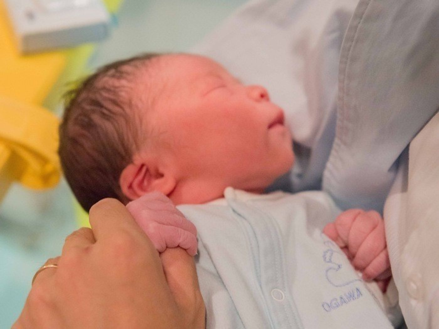 誕生直後しか見られない 赤ちゃんが 原始反射 でできること たまひよ 誕生直後しか見られない 赤ちゃんが 原始反射 でできること たまひよ