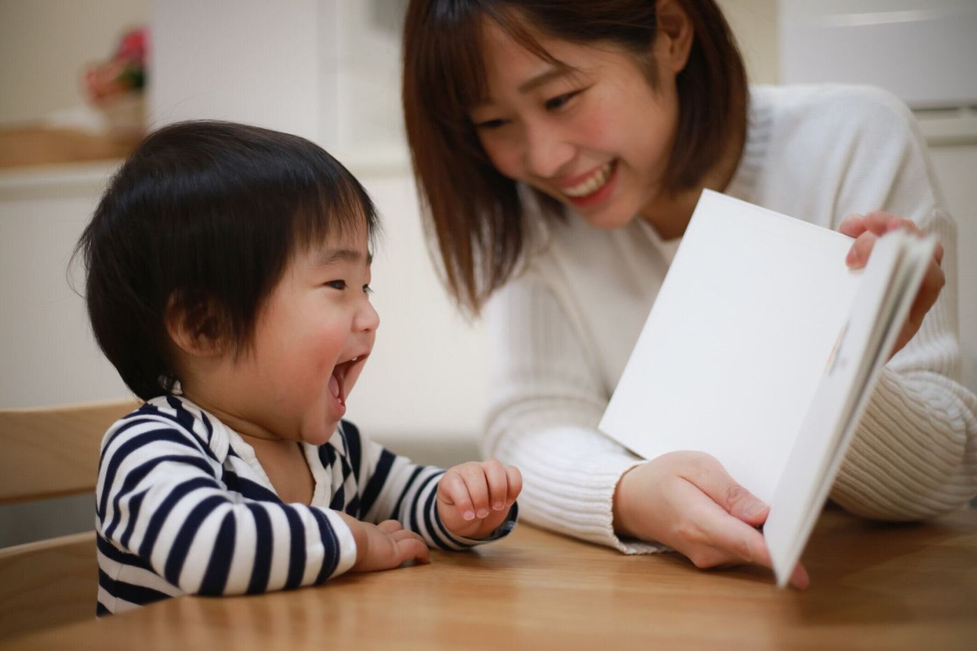 2歳から3歳は吸収期 言葉や知識に触れる機会を増やしてあげよう たまひよ 2歳から3歳は吸収期 言葉や知識に触れる機会を増やしてあげよう たまひよ