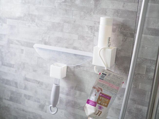 お風呂にキューブポケットをつけてシャンプーを収納