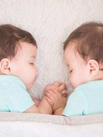 医師監修 双子妊娠の基礎知識 妊娠2 10カ月の流れと気をつけたいトラブル 対策 たまひよ