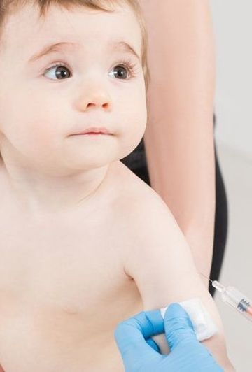 小児科医監修 予防接種の副反応が出やすいのはいつまで 発熱など気をつけたい3つの症状 子育て情報メディア Kidsna キズナ