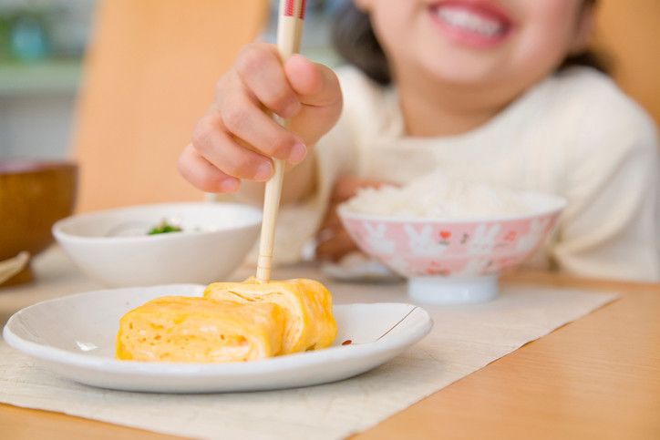 エジソン箸？練習箸？？お箸を上手に持つために必要なこと｜たまひよ