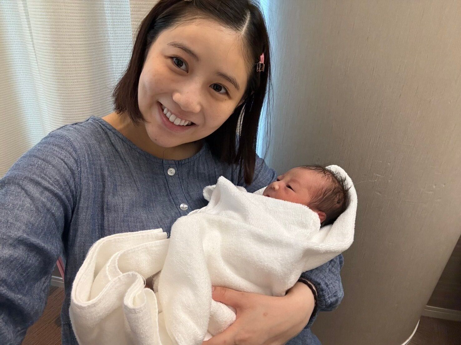 入院中の西野さんとにこりちゃん。