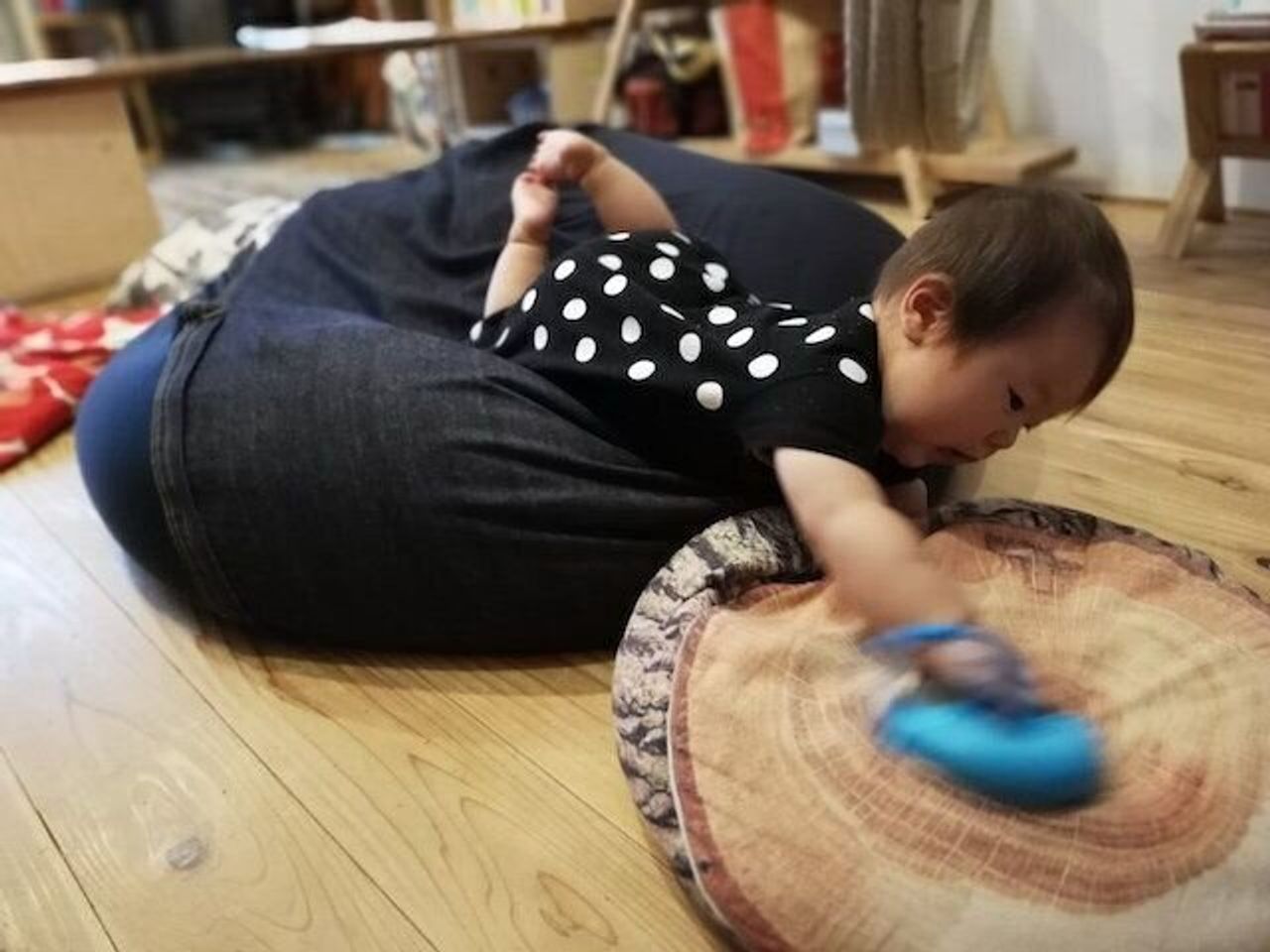 ずりばい ハイハイが体を作る 赤ちゃんと楽しむ運動遊びのコツ たまひよ ずりばい ハイハイが体を作る 赤ちゃんと楽しむ運動遊びのコツ たまひよ