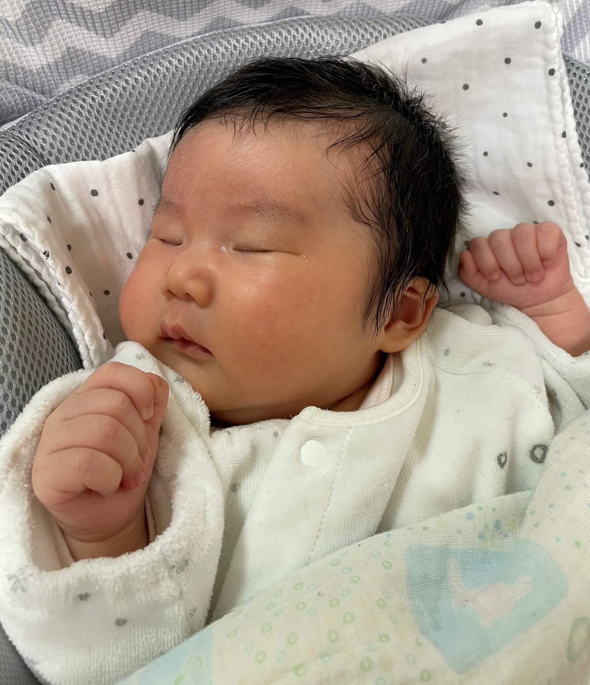 たまひよ成長日記 1カ月と7日ごろ 佐藤紗菜ちゃんの成長の様子 お世話編 たまひよ たまひよ成長日記 1カ月と7日ごろ 佐藤紗菜ちゃんの成長の様子 お世話編 たまひよ