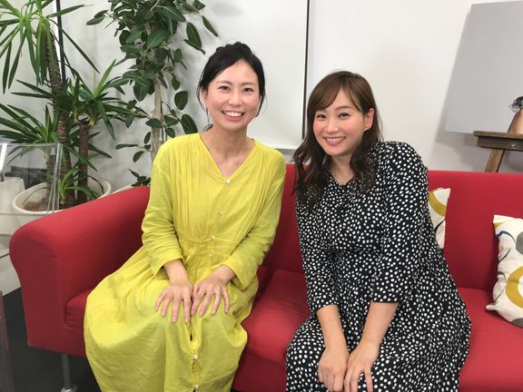 左 たまごクラブ編集長小山田明代 右藤本美貴さん