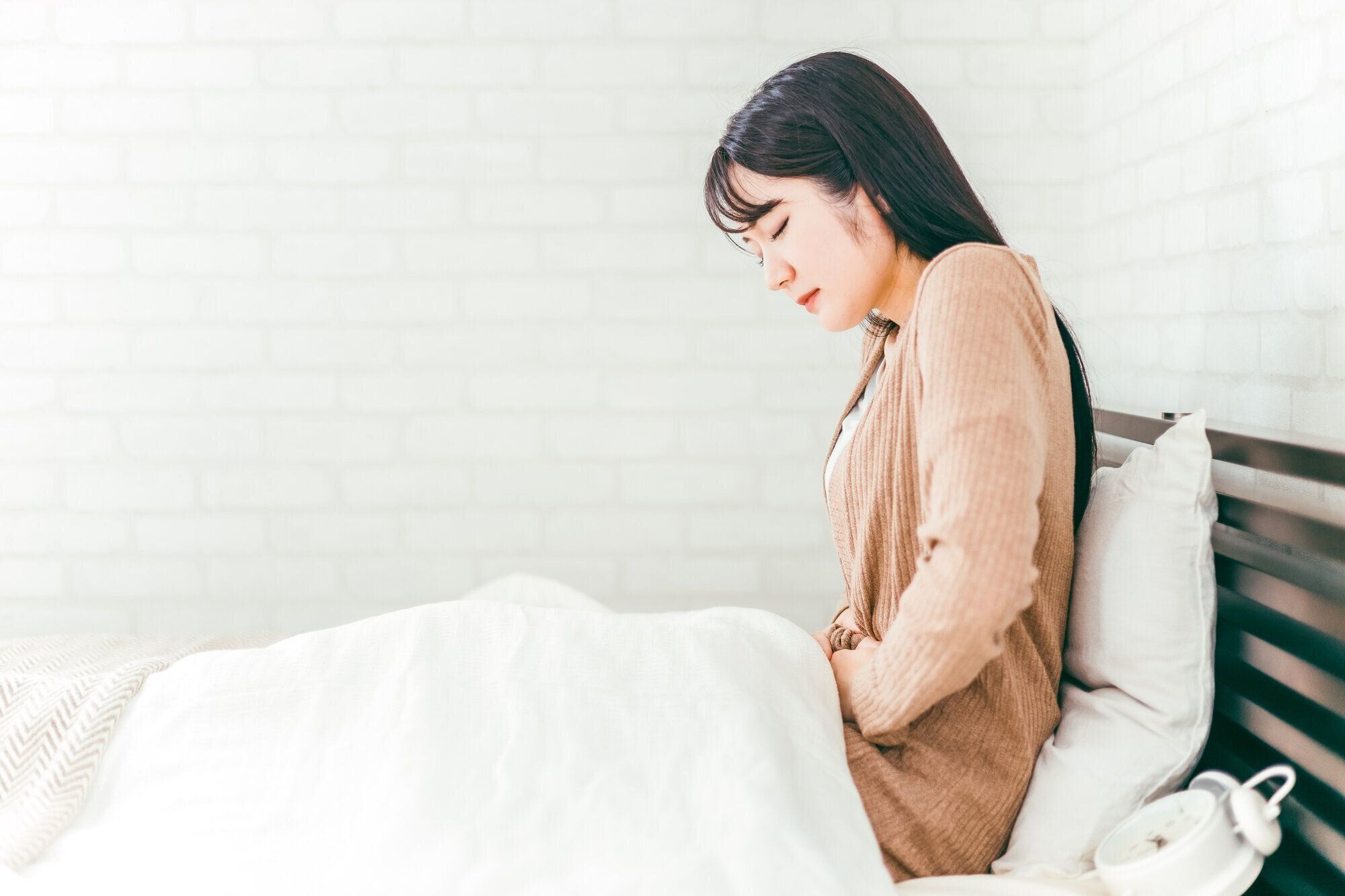 妊娠初期の出血に不安を感じる女性