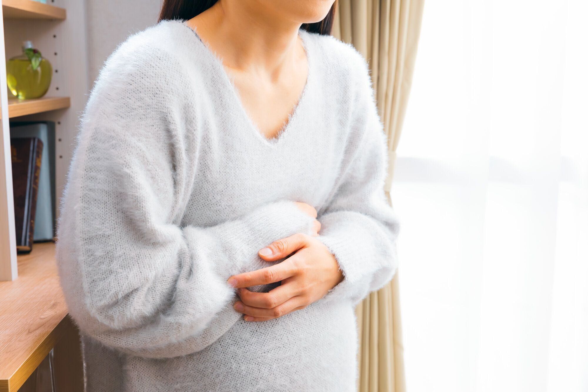 妊娠中のお腹の張りに悩む女性