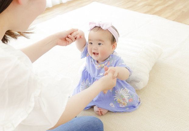 専門家監修 6 8カ月 お出かけできないときでも 体をいっぱい使った室内遊びをしよっ たまひよ