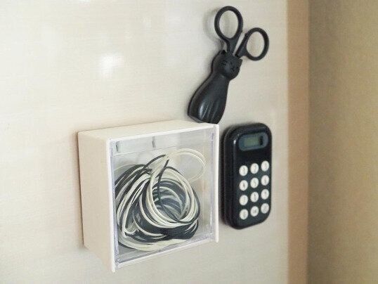 マグネットがつけば冷蔵庫にもマグネットスイングケースで収納