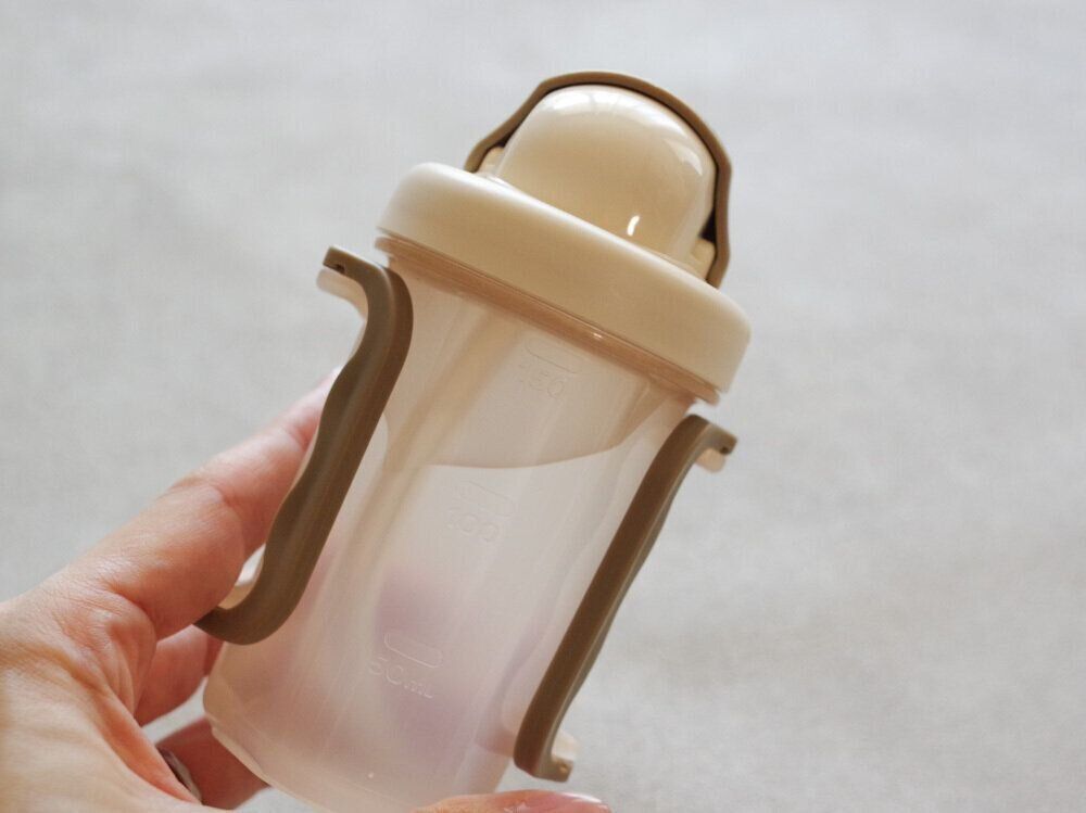 【ダイソー】330円でも安い！取っ手がたためてコンパクトな「ベビーストローマグ」