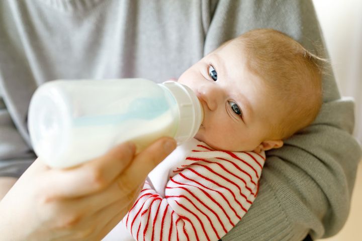 母乳派もパパも要確認 赤ちゃんにうまくミルクを飲ませる5ステップを助産師が解説 たまひよ 母乳派もパパも要確認 赤ちゃんにうまくミルクを飲ませる5ステップを助産師が解説 たまひよ