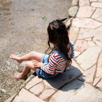 小学生 盗み撮り 盗撮やSNSの被害から子どもを守るには!? 親の何気ない行動が事件の引き金になることも【専門家】|たまひよ