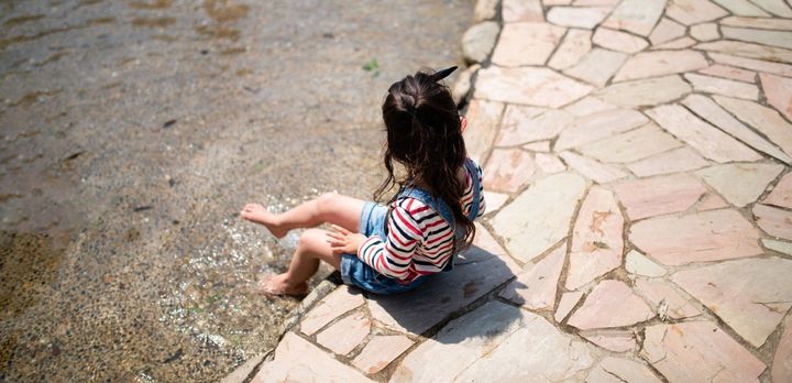 発育の良い小中学生 盗撮 プールやお祭り…夏の性犯罪から子どもを守るために、親が注意すべきことは?【専門家】|たまひよ