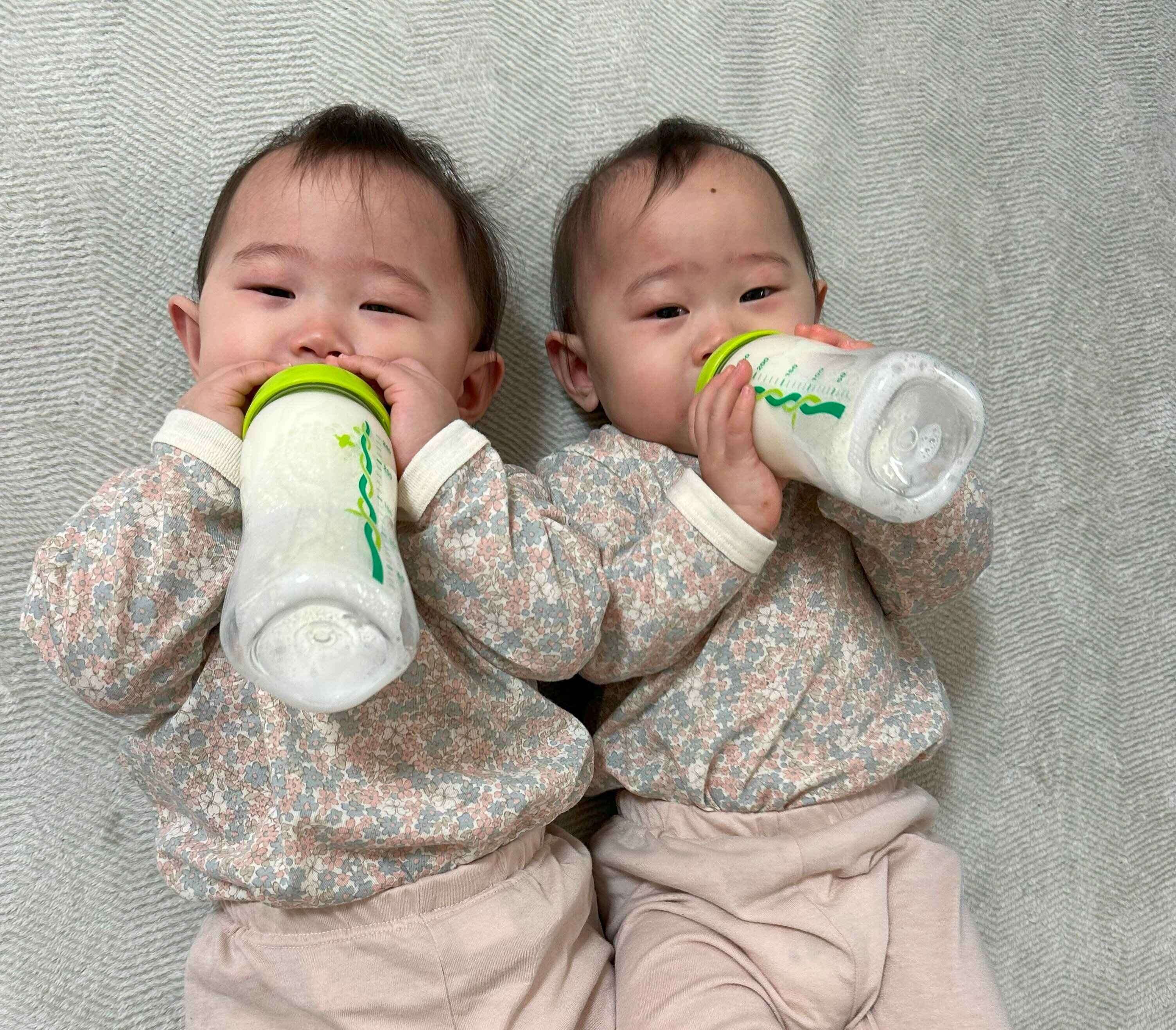 妻の死により､ある日突然､生後8カ月の双子のシングルファザーに｡育児と