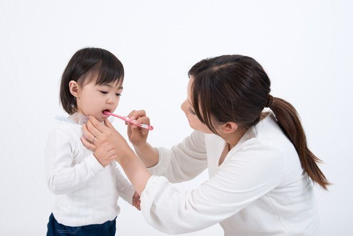 歯みがき 仕上げ磨き は何歳まで 小学校高学年でも続けてる場合も たまひよ