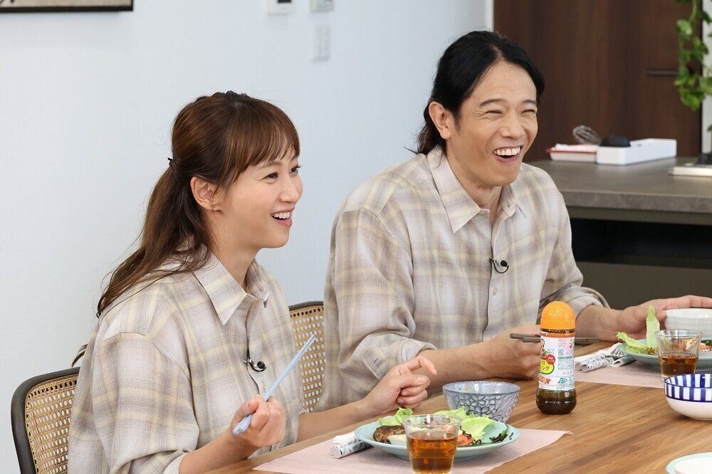 夫婦でMCをつとめる番組収録にて　©フジテレビ