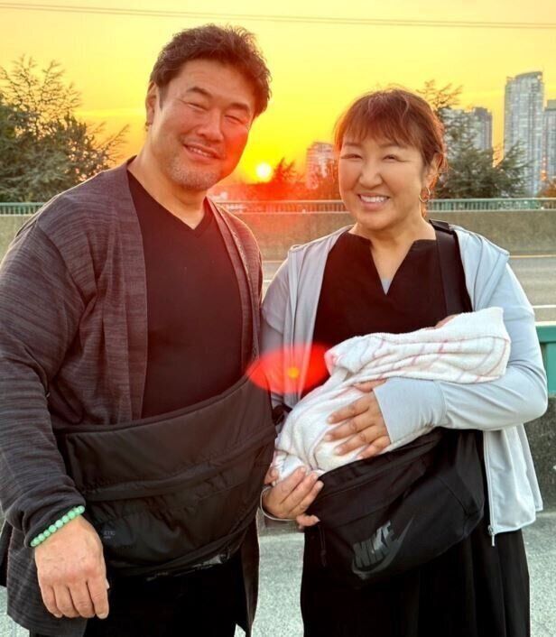 約20年ぶりに抱いた赤ちゃん。「軽い」と感じたのは男女差じゃ