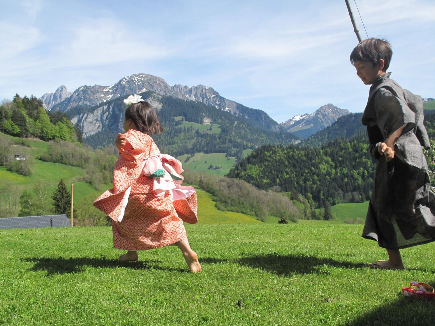 スイスでの出産 育児にカルチャーショックの嵐 常識の違いにびっくり ケイコモエナさんインタビュー たまひよ スイスでの出産 育児にカルチャーショックの嵐 常識の違いにびっくり ケイコモエナさんインタビュー たまひよ
