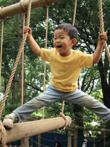 泣いて痛みを訴える3歳の男の子 実は 成長痛 は骨が伸びることで痛みが出るわけではない 小児科医が解説 たまひよ