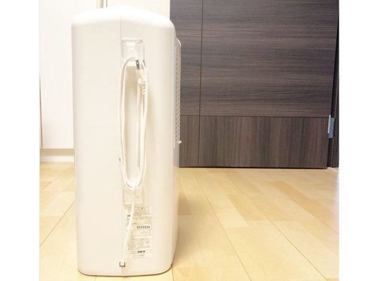 セリアの定番アイテムでごちゃつくコードをスッキリ 赤ちゃんも安全コード収納テク たまひよ セリアの定番アイテムでごちゃつくコードをスッキリ 赤ちゃんも安全コード収納テク たまひよ