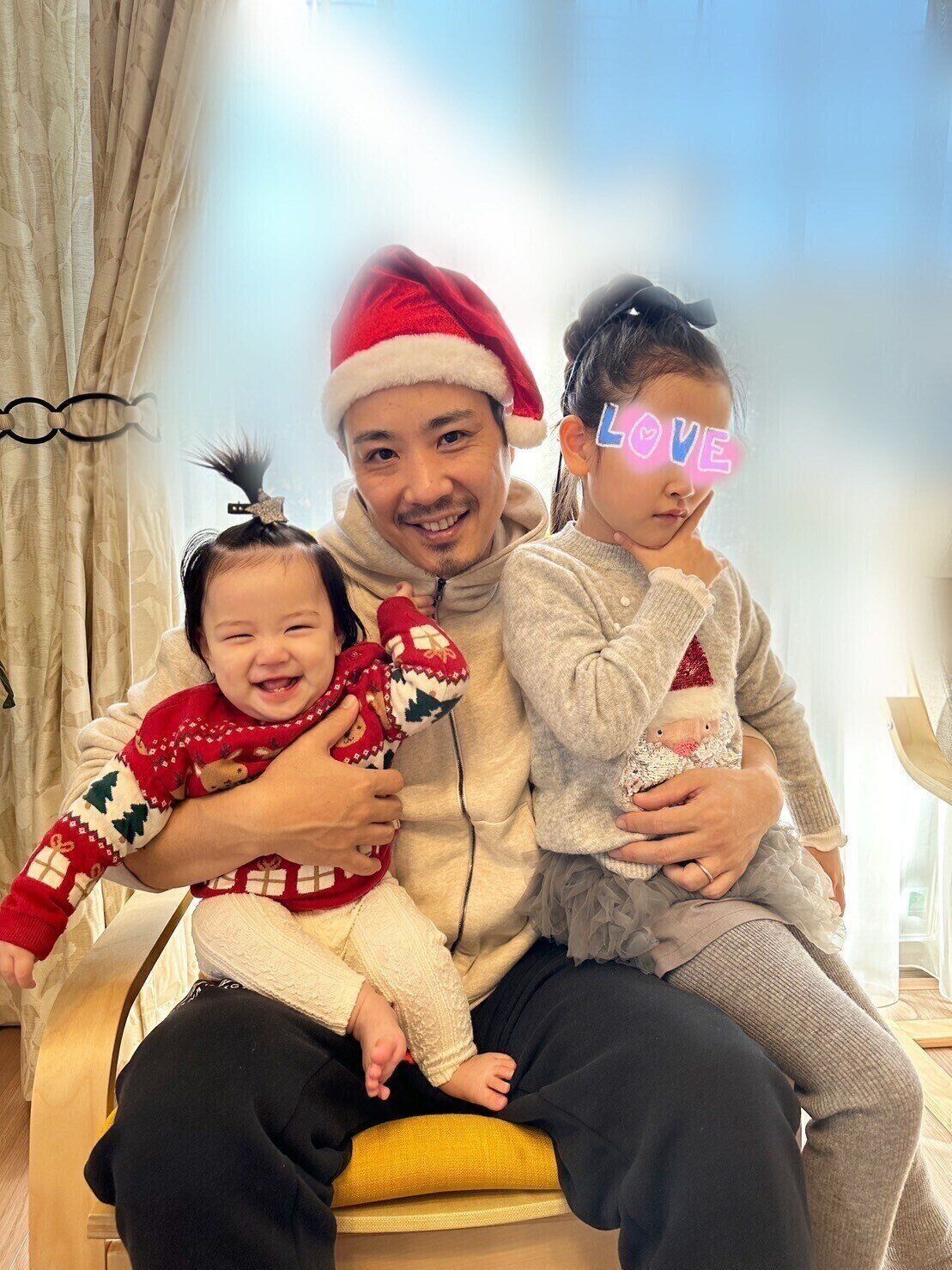 藤原さんと娘さんたち。