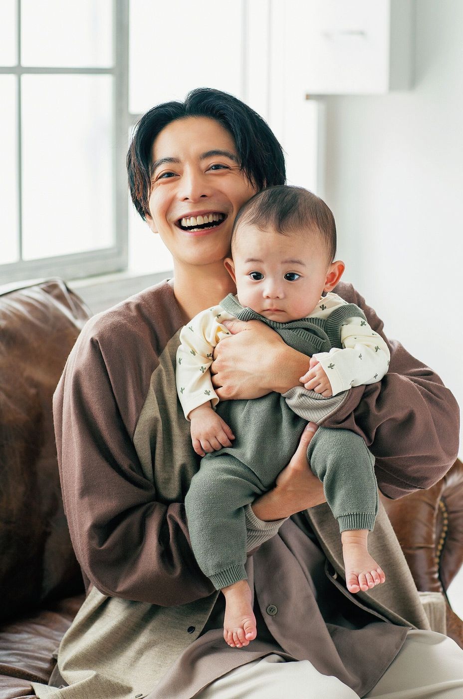 俳優の小池徹平さんが ひよこクラブ 10月号 9月15日発売 表紙に登場 子どもが生まれてから世界が大きく変わった 子育て観を語る たまひよ 俳優の小池徹平さんが ひよこクラブ 10月号 9月15日発売 表紙に登場 子どもが生まれてから世界が大きく変わった 子育て観を語る たまひよ
