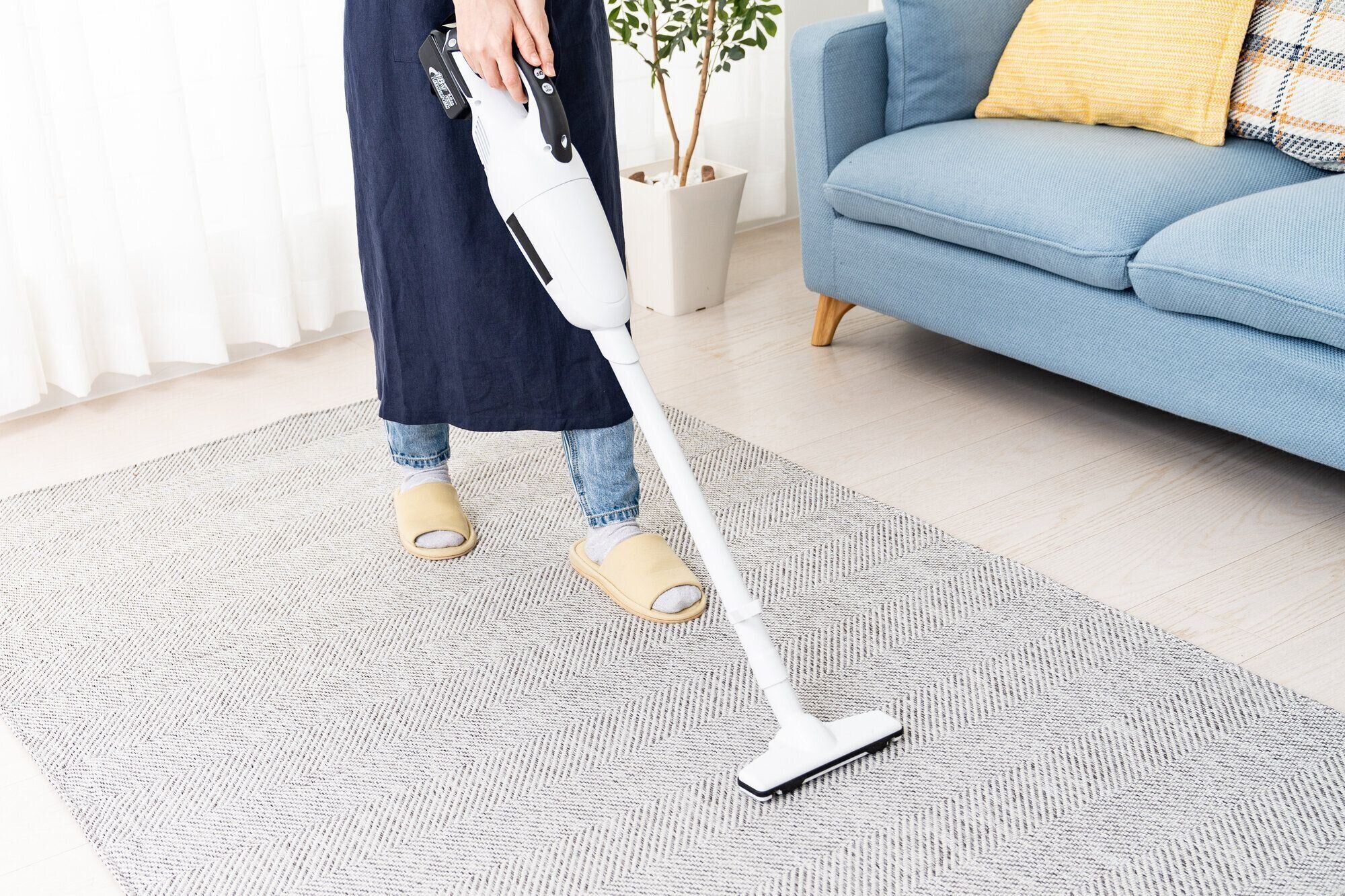 畳の上でスリッパ、病院のスリッパどう思う？各家庭のスリッパ事情