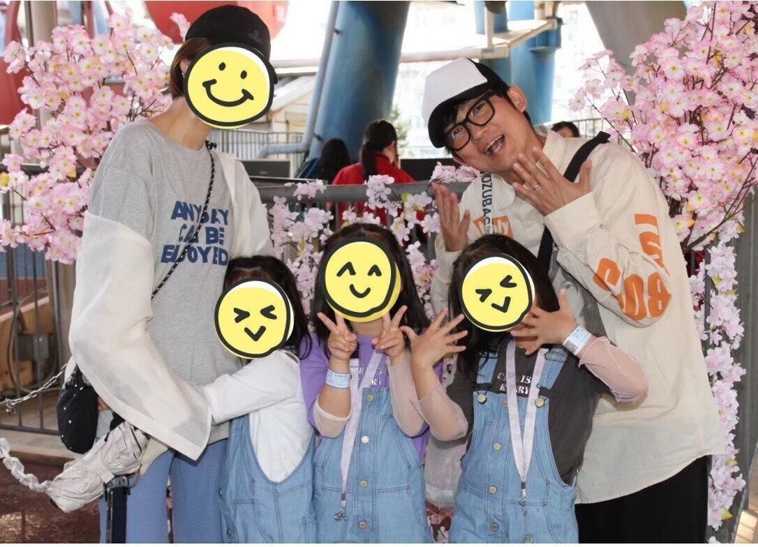 妻・あゆみさん、双子の姉妹と三女とお出かけ。石田さんは優しいパパの顔に。