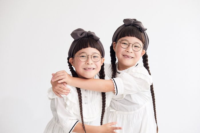 りんあんちゃん、抱き合う二人