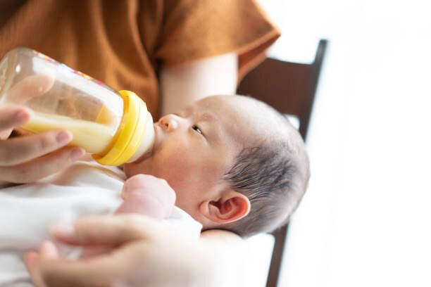 1才ごろの母乳には栄養がない ミルクだと太る 母乳 ミルクの気になるハナシ 助産師監修 たまひよ