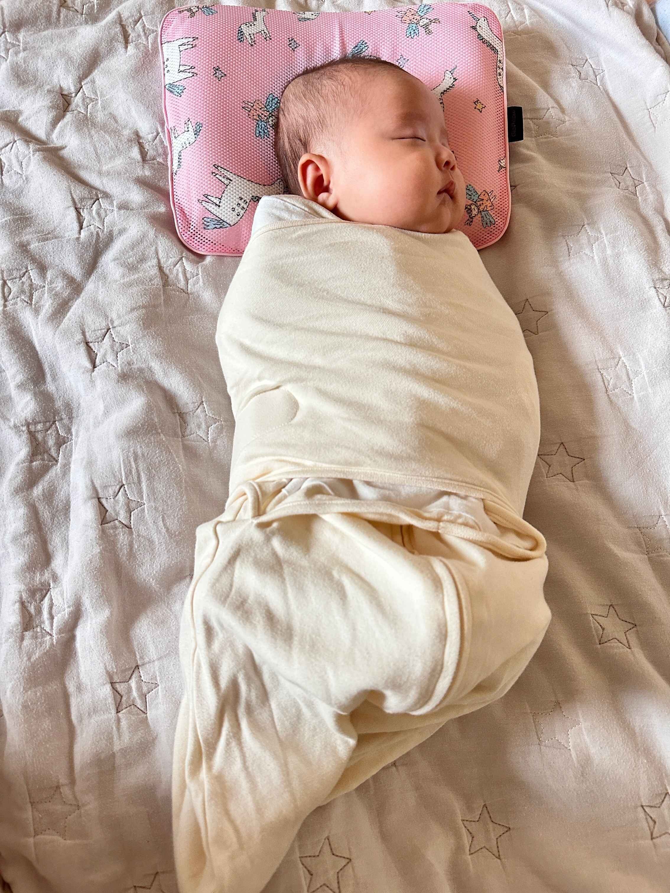 ねんねトレーニング中の娘さんの写真