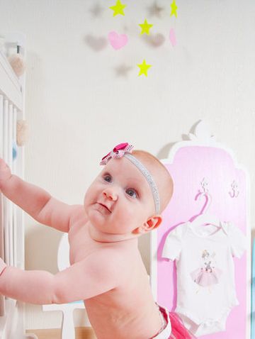 医師監修 つかまり立ちと伝い歩きはどう違う 8ヶ月 1歳以降の発育発達を小児科医が解説 たまひよ