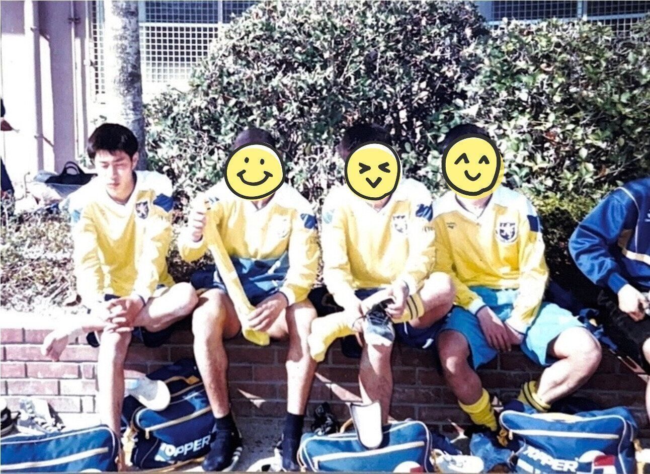 仙台育英高校時代の尾形さん。チームメイトと一緒に。