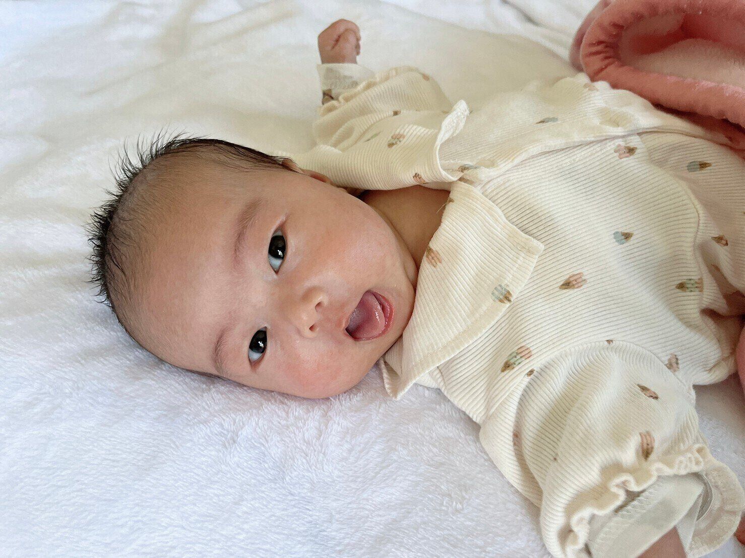 たまひよ成長日記 1カ月と14日ごろ 山本菜乃ちゃんの成長の様子 発育 発達編 たまひよ