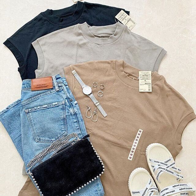 無印良品の『フレンチスリーブTシャツ』