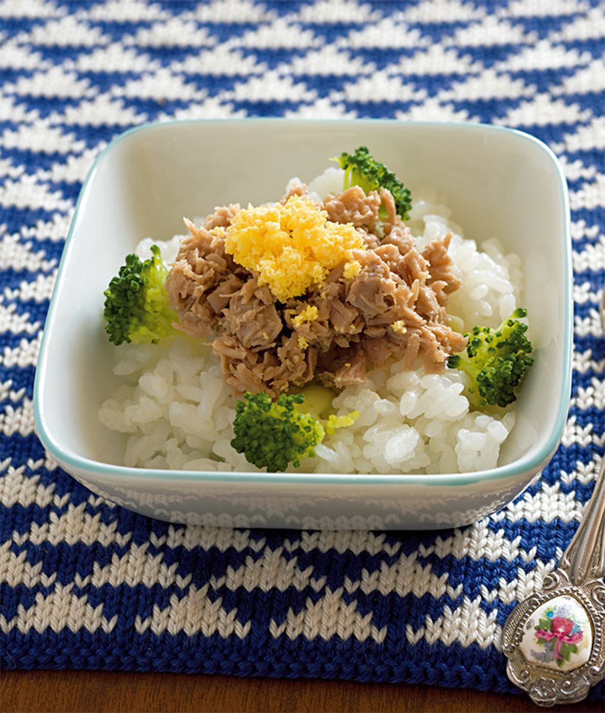 まぐろそぼろとブロッコリーのミモザ丼 作り方 レシピ 離乳食完了期1歳 1歳6ヶ月ごろ たまひよ まぐろそぼろとブロッコリーのミモザ丼 作り方 レシピ 離乳食完了期1歳 1歳6ヶ月ごろ たまひよ