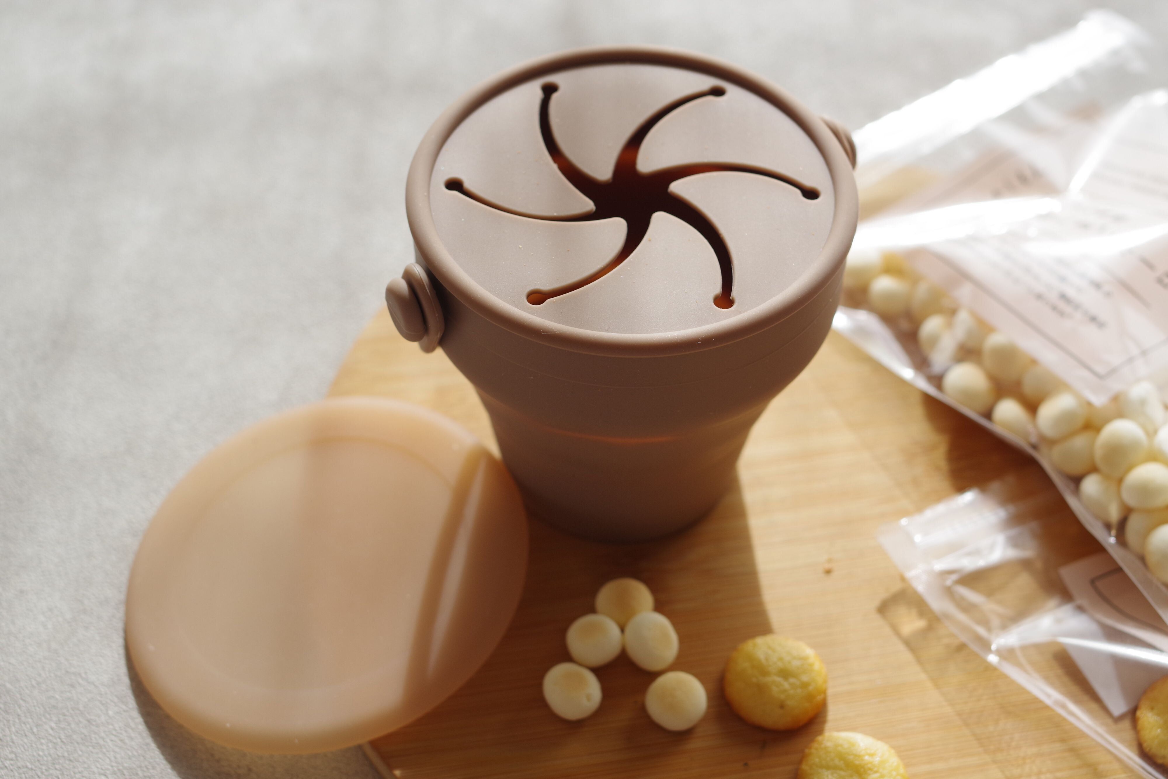 【3COINS】ありそうでなかった！かさばらなくて衛生的な「折りたためるスナックカップ」が便利です