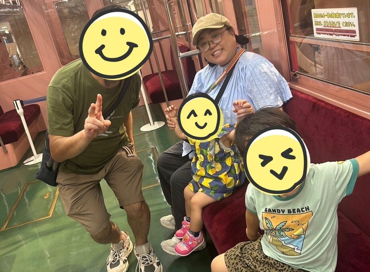 家族4人でお出かけ中の1枚。